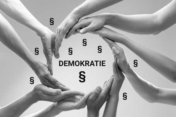 Demokratie wahren - sinnbildlich mit schützenden Händen